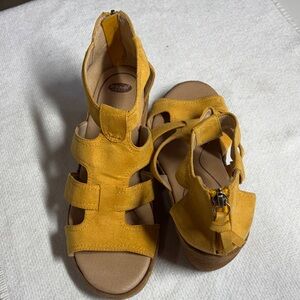 DrScholls Yellow Strappy Sandals